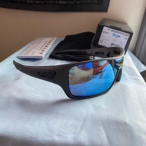 Oakley sunglasses brand new with pouch and box